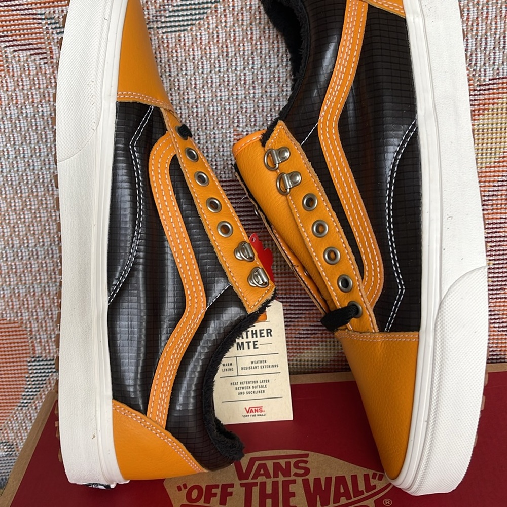 Vans Men’s Old Skool Mte (Mte) Apricot/Black
VN0A348F2NF
Sneakers All Weather - Picture 12 of 16